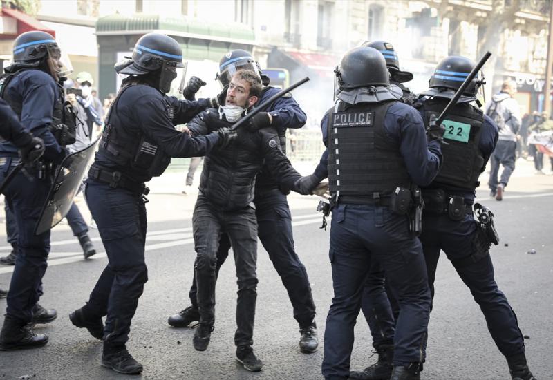 Sukob ratobornih prosvjednika i policije - Neredi tijekom prvomajske parade u Parizu