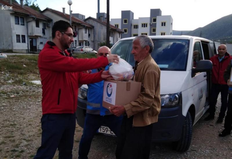 Mostarski Merhamet tijekom ramazana u Hercegovini podijelio 900 paketa 1.705 iftara
