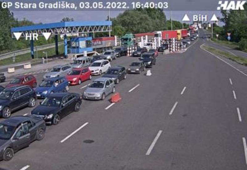Granični prijelaz Gradiška - Nastavljaju se gužve na granicama 