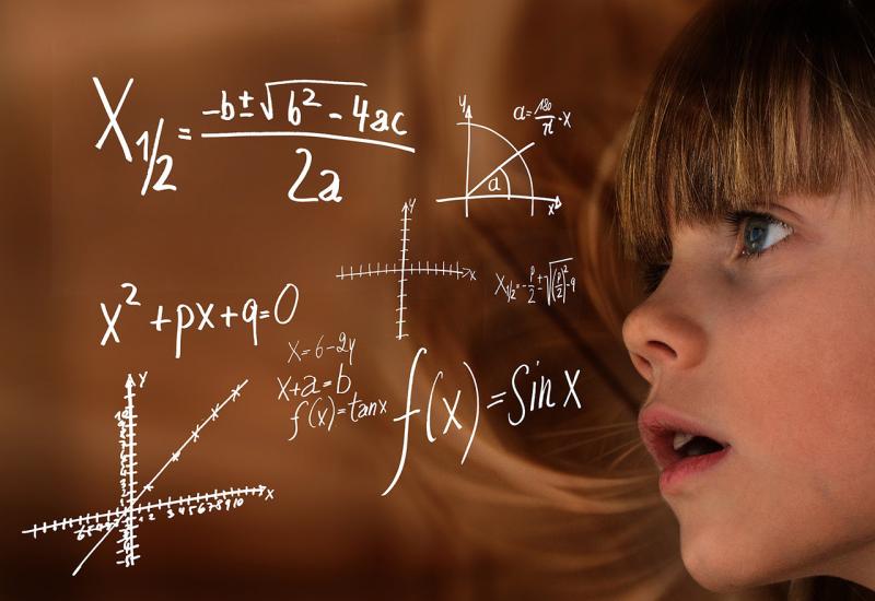 Mostarski roditelji se žale: Online nastava uništila znanje u matematici i fizici
