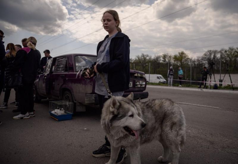 Kijev: Sve žene, djeca i starije osobe evakuirane iz Azovstalja
