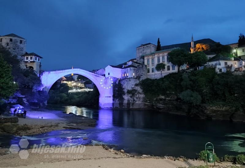 Stari most zasjao u bojama Europske unije  - Stari most zasjao u bojama Europske unije 