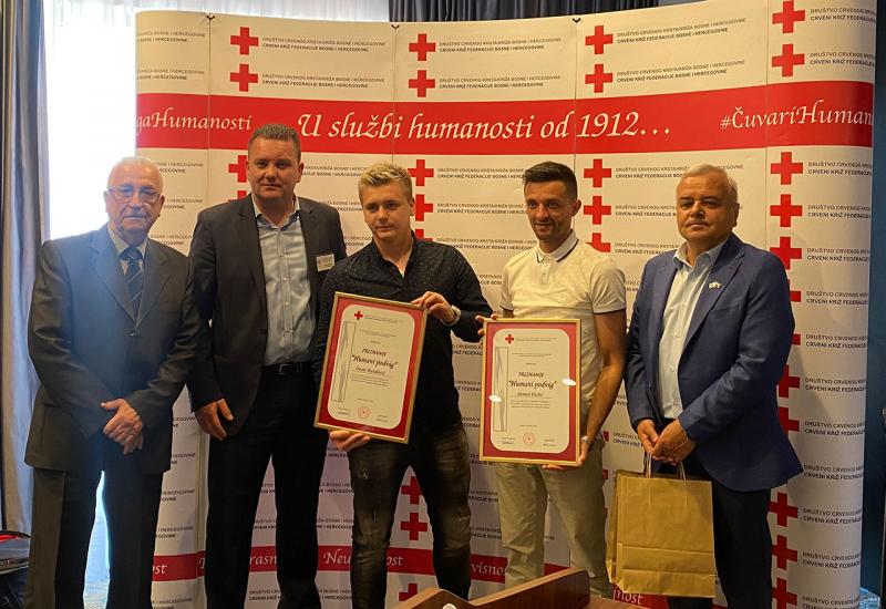 Crveni križ FBiH dodijelio priznanja: Ahmedu Fazliću i Denisu Rašidoviću nagrada za Humani podvig