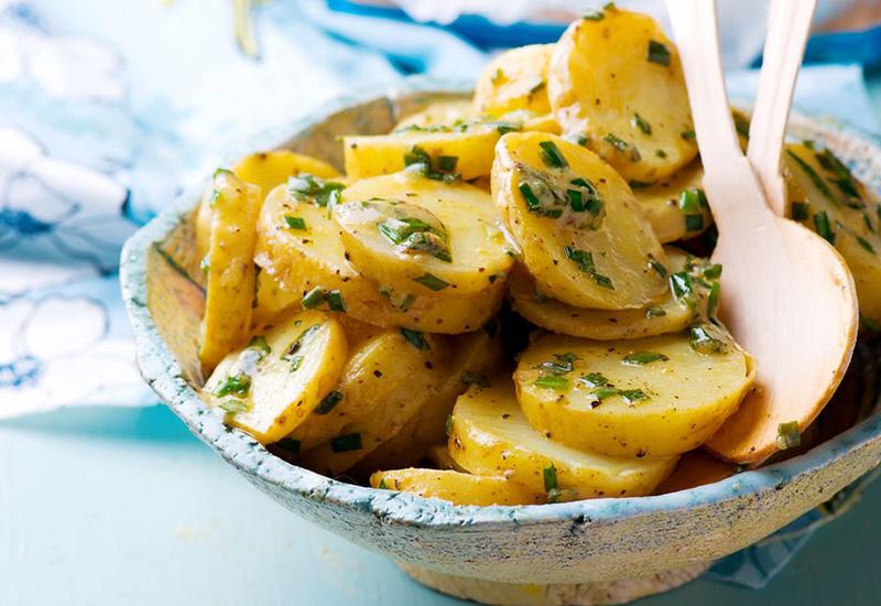 Sočno: Obogatite krumpir salatu ovim sastojkom