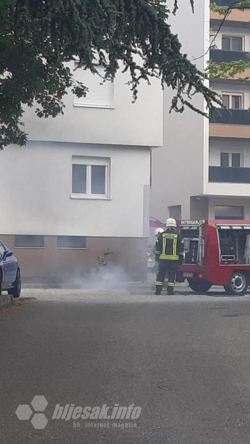 Požar u mostarskom naselju Vatikan - Mostar: Požar u Vatikanu, izgorio motocikl