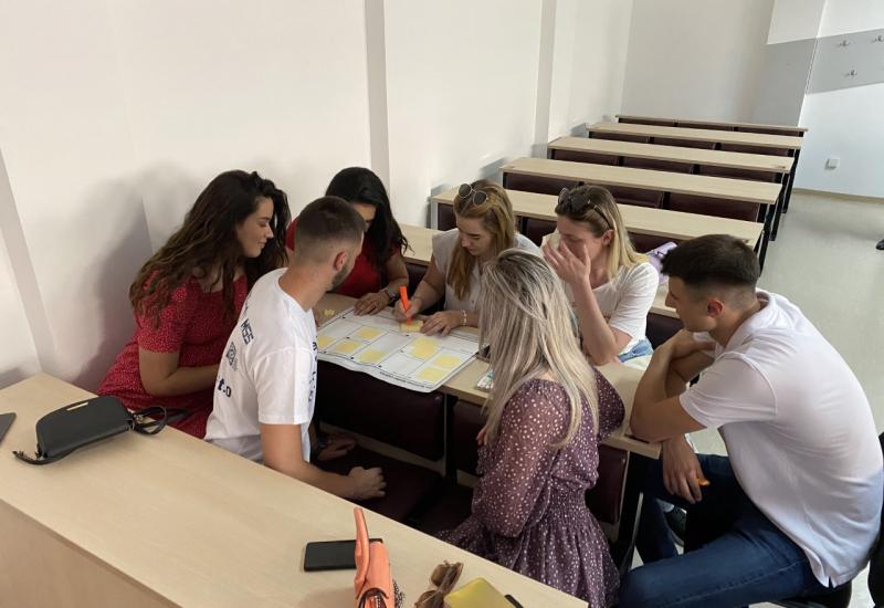 Mostarski studenti prezentirali jedinstvene ponude vrijednosti - Univerzitet Džemal Bijedić: Studenti kreiraju nove biznise po metodologiji CANVAS
