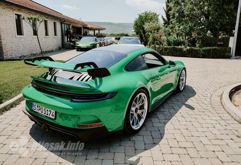 Porsche je povećao prihode od prodaje, operativnu dobit i povrat od prodaje