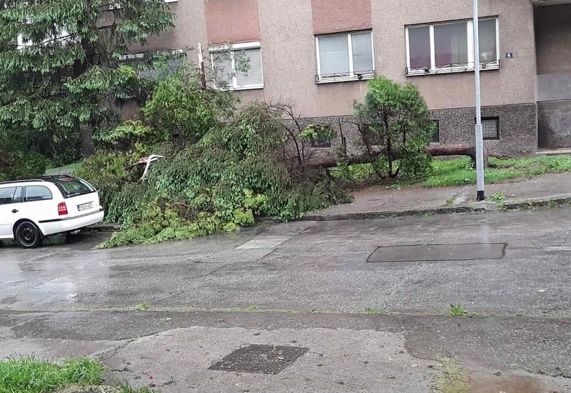 Snažno nevrijeme pogodilo Zenicu - FOTO/VIDEO: Olujno nevrijeme pogodilo Zenicu; Kiša i led prouzrokovali veliku materijalnu štetu