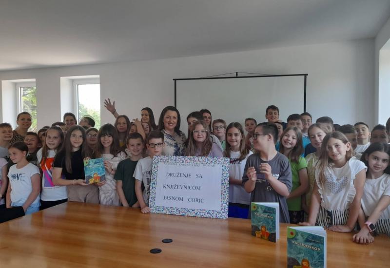 Mostar nastavlja čitati: Školarci na druženju s književnicom Jasnom Ćorić 