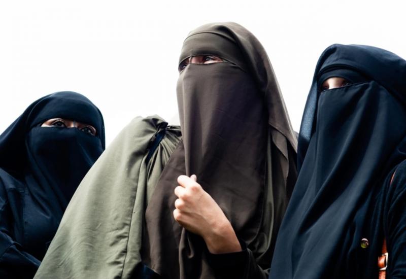 Talibani naredili da TV voditeljice moraju pokrivati lice