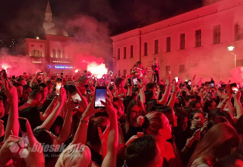 Veležovo slavlje na Musali, trofej nakon 36 godina - Slavlje na Musali: Ovo je Veležovo ljeto, tisuće ljudi slavi trofej s igračima