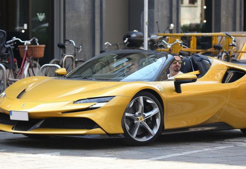 Ibrahimović se provozao u zlatnom Ferrariju 