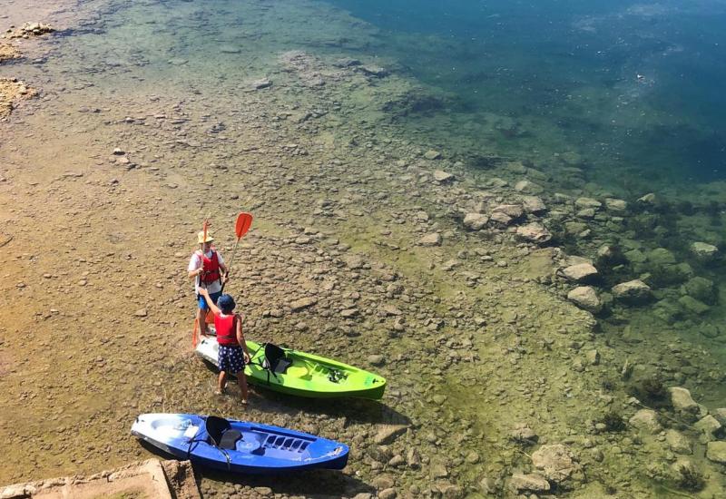 Vožnja kajacima na Mostarskom jezeru - Odmaknite se od vrućine uz vožnju kajacima i jedinstvene prizore na Mostarskom jezeru