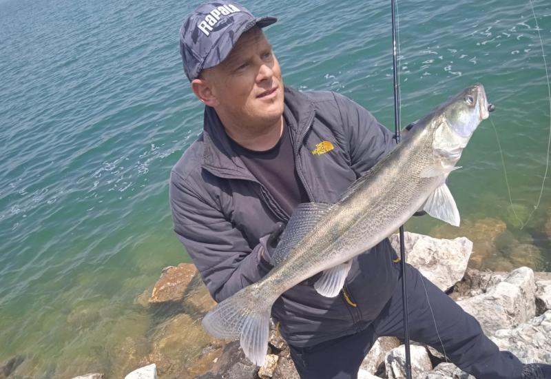 Buško jezero okupilo vrhunske ribiče iz regije 