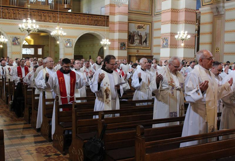 Svećenici Bosne i Hercegovine, predvođeni svojim biskupima, održali svoj peti trogodišnji susret u Livnu - Svećenici Bosne i Hercegovine, predvođeni svojim biskupima, održali svoj peti trogodišnji susret u Livnu
