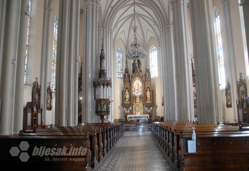 Pogled u katedralu - Novi Sad, srpska Atena