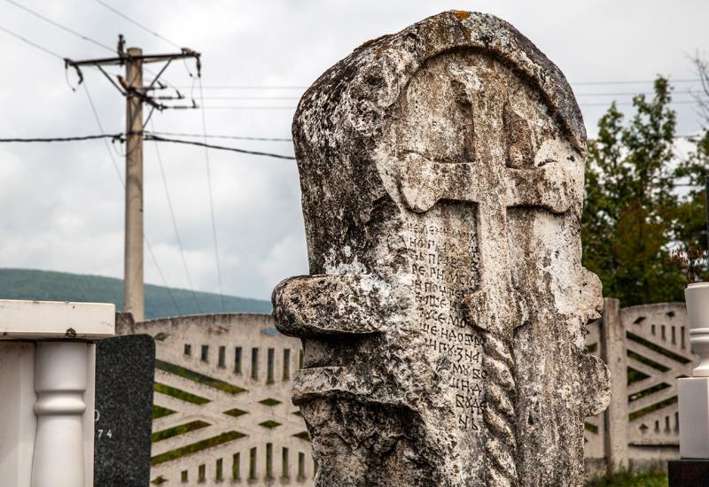 ''Bosanski križ''  - knjiga-spomenik kao posveta unikatnom i mističnom znaku