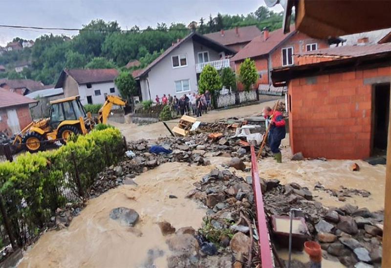 Poplave u Tuzlanskom kantonu, poplavljeni stambeni objekti, uništeni plastenici
