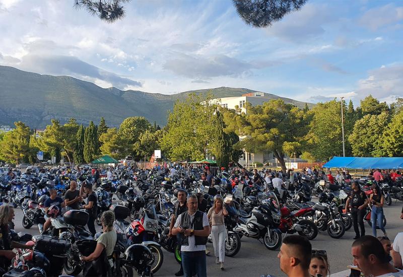 Foto: Vaso Tarana | Facebook - Nekoliko tisuća motociklista u Trebinju
