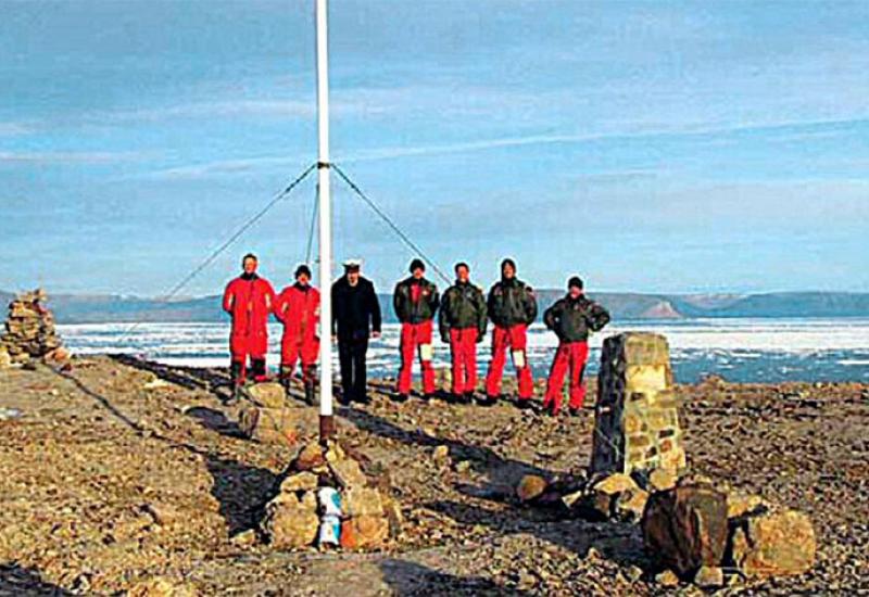 Danski vojnici na otoku Hans 2005. godine - Danska i Kanada riješile pola vijeka stari spo