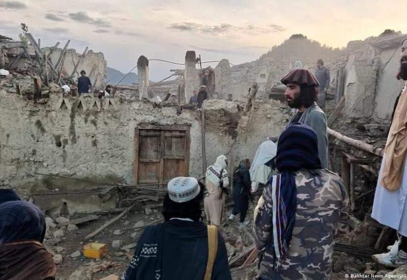 Afganistan: U potresu poginulo gotovo tisuću ljudi