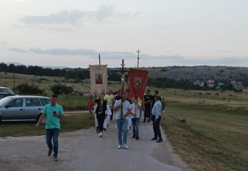 Procesija s kipom svetoga Ivana  u Roškom Polju - Uočnica svetome Ivanu Krstitelju u Roškom Polju