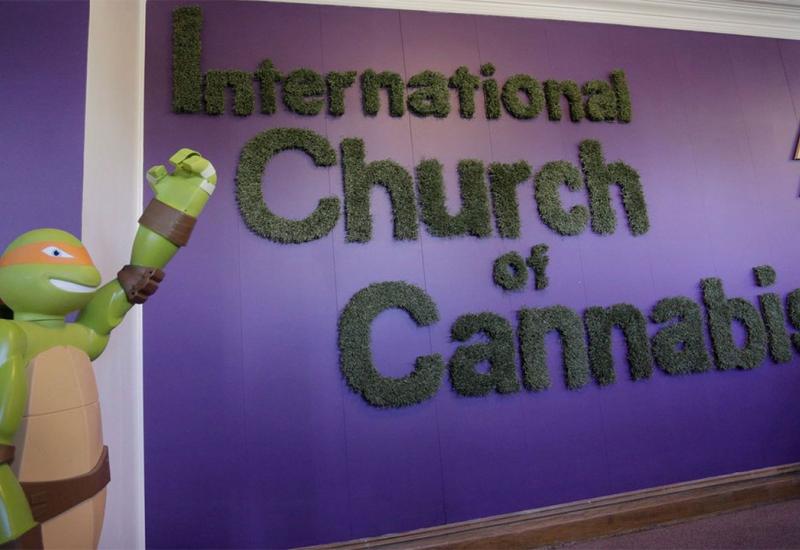 Elevationisti su posvećeni duhovnim blagodatima kanabisa. - Jeste li čuli za Međunarodnu crkvu kanabisa?