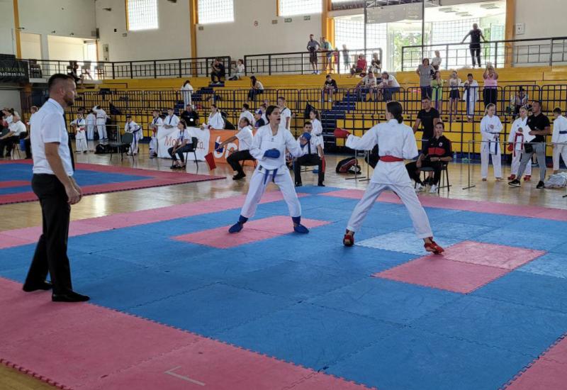 U Mostaru je održan memorijalni karate turnir u znak sjećanja na Harisa Čamparu - U Mostaru je održan memorijalni karate turnir u znak sjećanja na Harisa Čamparu