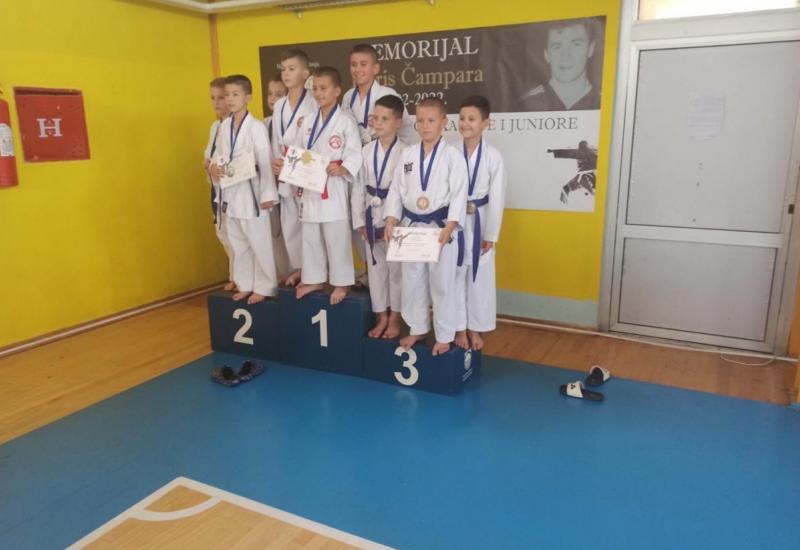 20 novih medalja - Mostar: Karate klub Student osvojio 20 medalja