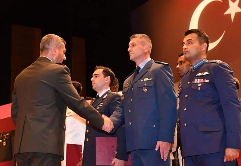 Uspješno završeno školovanje na Univerzitetu za nacionalnu obranu Republike Turske - Bh. časnici završili školovanje u Turskoj