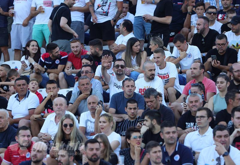Navijači uživali u tekmi - FOTO | Navijači uživali u tekmi: Pogledajte atmosferu na stadionu i oko njega