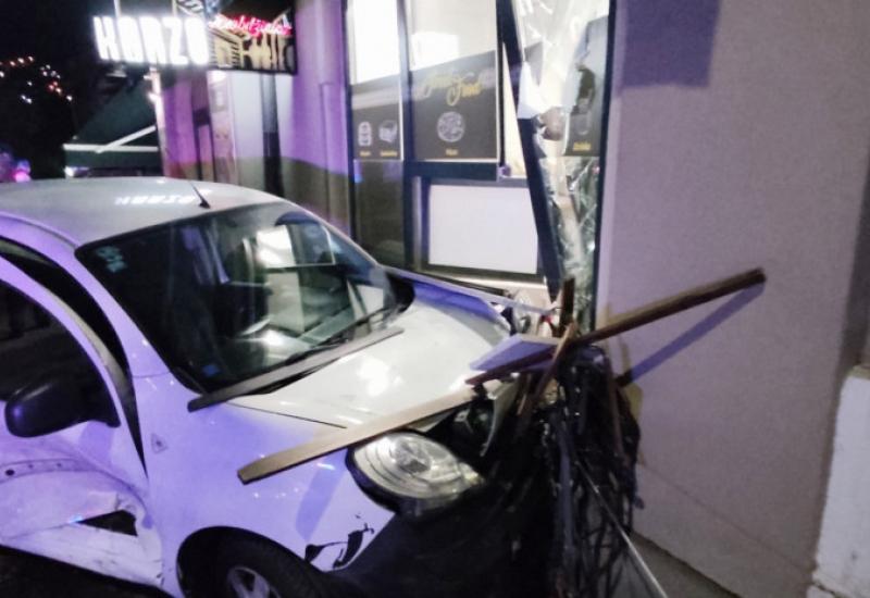 Prometna nesreća u Mostaru: Vozilo završilo u ćevabdžinici