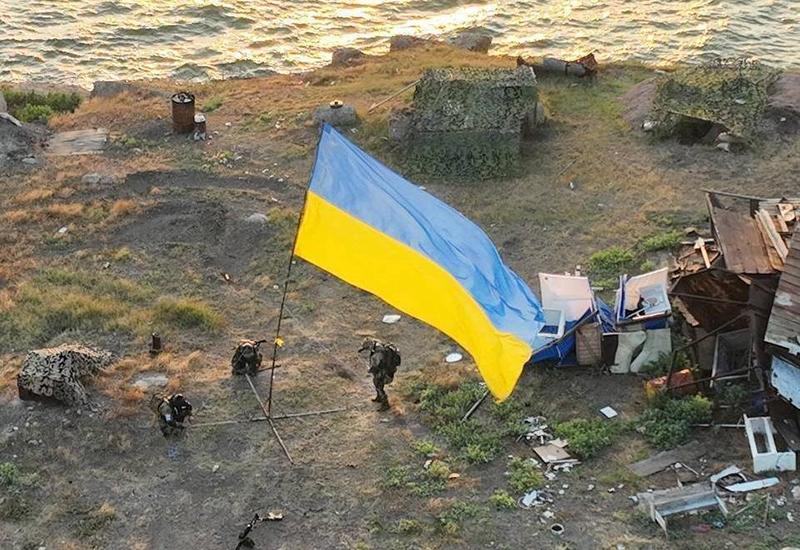 Na Zmijskom otoku vijori se ukrajinska zastava; Rusi ga pogodili s dvije rakete