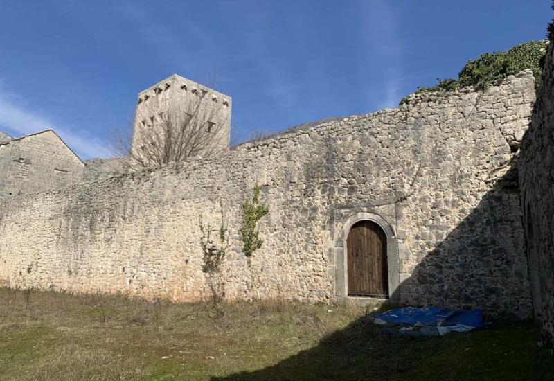 Trebinje: Prodaje se srednjovjekovni zamak  - Trebinje: prodaje se srednjovjekovni zamak 