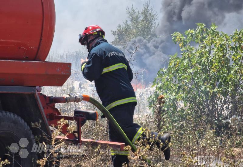 Požari u HNŽ-u: Gorjela željeznička lokomitva, dimilo iz Ferro Keša...