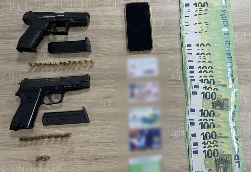 Oduzeta roba -  U policijskoj akciji “Rez” pronađena veća količina oružja, droge i novca