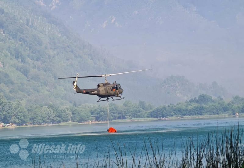 FOTO/VIDEO | Helikopteri OS BiH gase požar u Konjicu