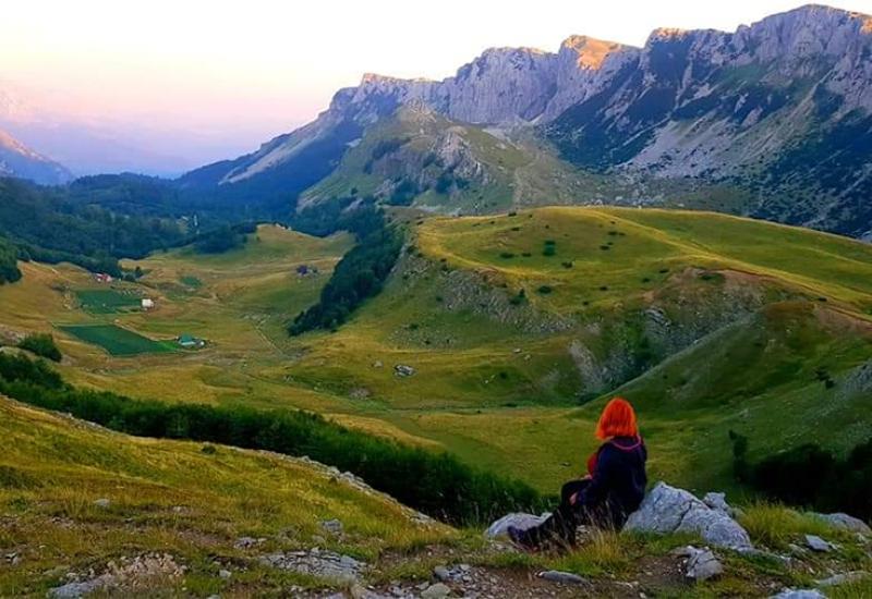 Planinarenje ljeti: Što odjenuti, ponijeti, kako se zaštiti i zašto ne bismo trebali planinariti sami