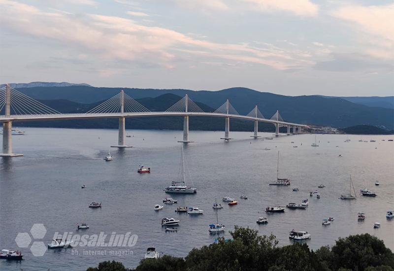Hrvatske Ceste izdale upozorenje za vozače: Opasno je fotografirati se na mostu