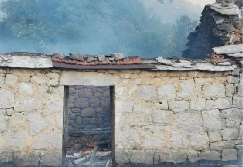 Požar kod Neuma se proširio i prijeti kućama; zatvorena cesta Neum-Stolac
