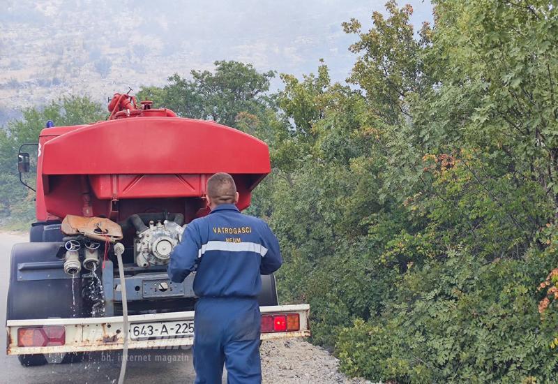 Požar kod Neuma - Požar kod Neuma još nije pod kontrolom: Gori na više lokacija