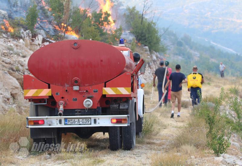 Situacija na požarištu u Neumu sve je teža, vatra se širi prema naseljenim mjestima