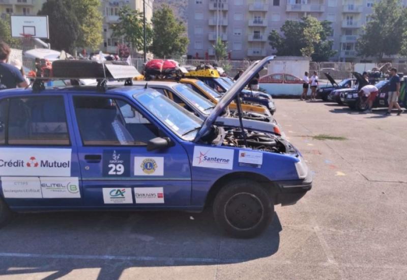 40 autentičnih Peugeot 205 automobila stiglo u Mostar - Avanturistička i humanitarna turneja kroz Europu stigla u Centar 