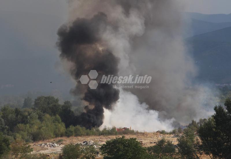 Čapljina: Gori deponija smeća; cijeli grad zavijen u dim