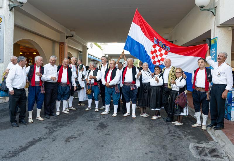 U Neumu održana Večer hrvatskog folklora