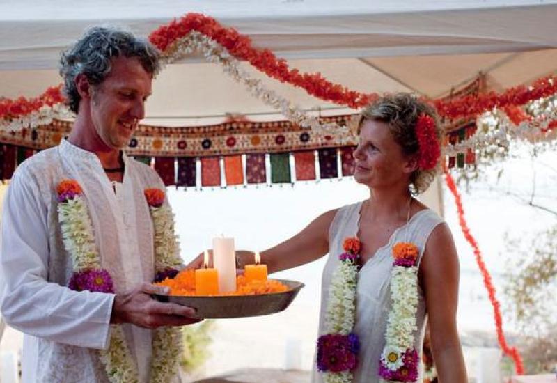 Par sa Zapada na vječanju u Goai u Indiji - Indija- ogromna zemlja – veliki broj predrasuda
