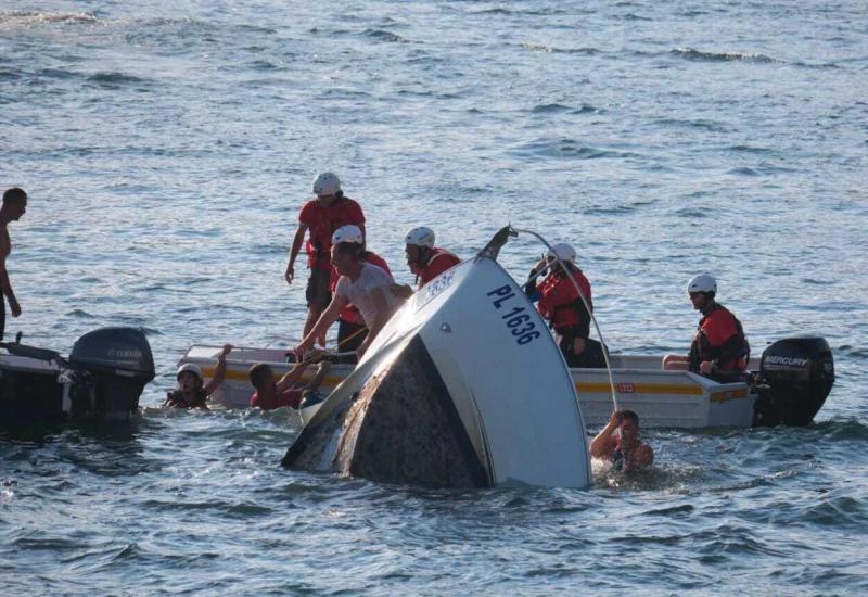 Zajedničkom akcijom HGSS-a i HRM-a spašena osoba iz potopljenog broda