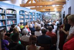 U prepunoj prostoriji Narodne biblioteke Mostar promovirana knjiga 'Ispod paučine'