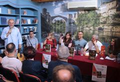 U prepunoj prostoriji Narodne biblioteke Mostar promovirana knjiga 'Ispod paučine'