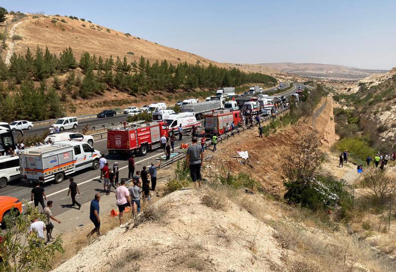 Teška prometna nesreća se dogodila u turskoj provinciji Gazintep - Nesreća za nesrećom: Na autocesi poginulo najmanje 15 osoba, među njima vatrogasci i medicinsko osoblje